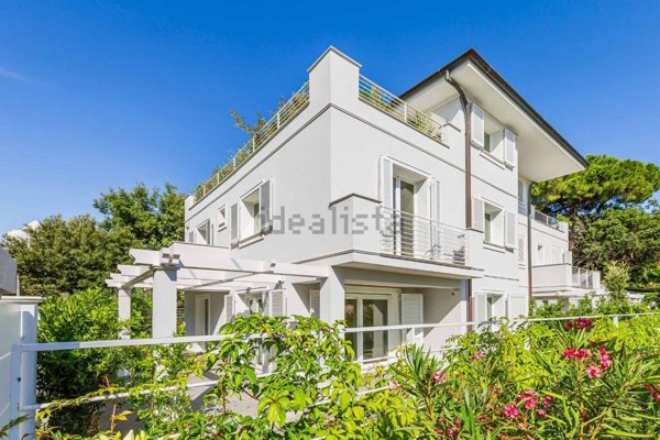 casa indipendente in vendita a Forte dei Marmi in zona Vittoria Apuana