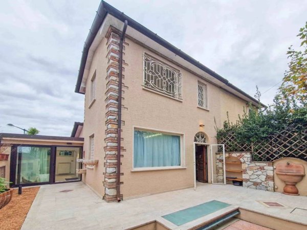 casa indipendente in vendita a Forte dei Marmi