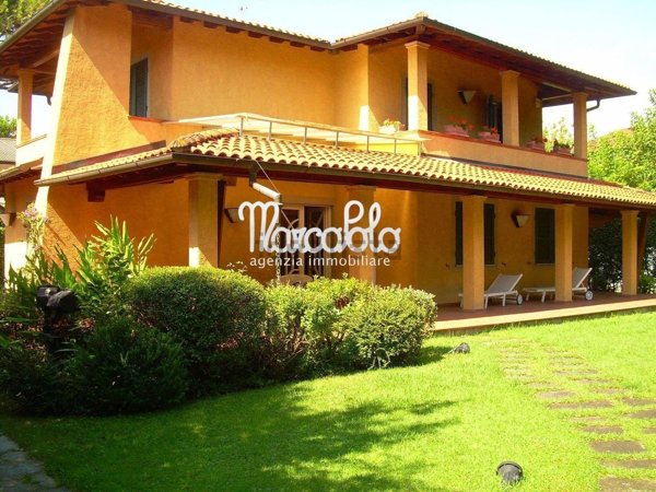 casa indipendente in vendita a Forte dei Marmi