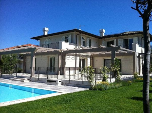 casa indipendente in vendita a Forte dei Marmi in zona Vittoria Apuana