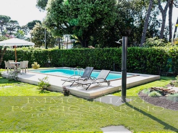 casa indipendente in vendita a Forte dei Marmi in zona Vittoria Apuana