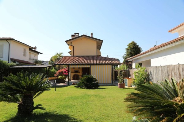casa indipendente in vendita a Forte dei Marmi