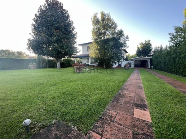 casa indipendente in vendita a Forte dei Marmi