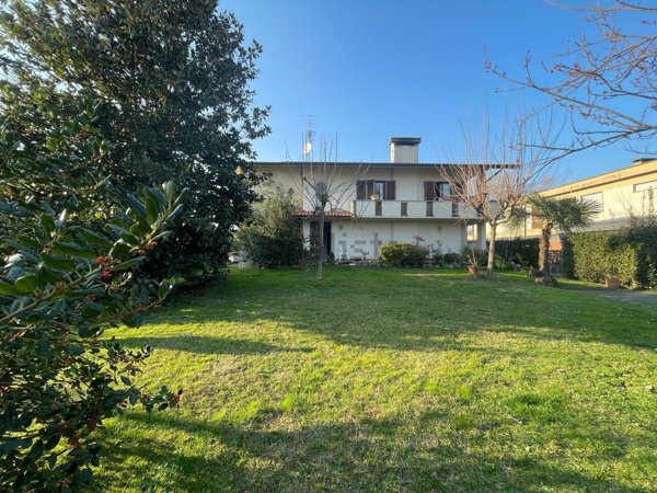 casa indipendente in vendita a Forte dei Marmi