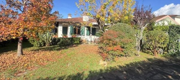 casa indipendente in vendita a Forte dei Marmi