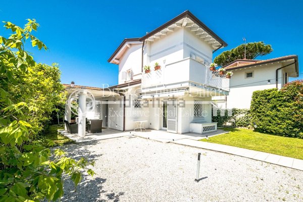 casa indipendente in vendita a Forte dei Marmi