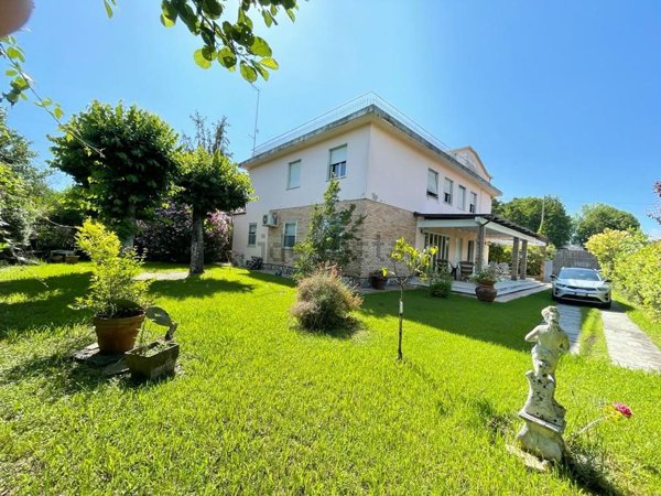 casa indipendente in vendita a Forte dei Marmi