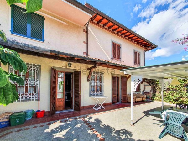 casa indipendente in vendita a Forte dei Marmi
