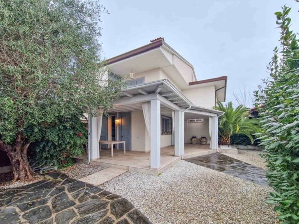 casa indipendente in vendita a Forte dei Marmi
