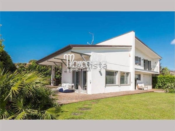 casa indipendente in vendita a Forte dei Marmi