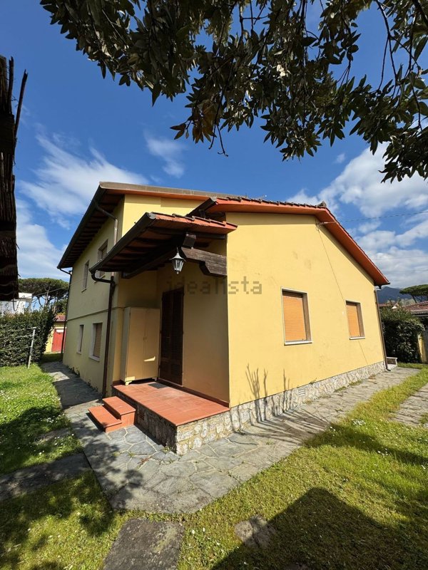 casa indipendente in vendita a Forte dei Marmi in zona Vittoria Apuana