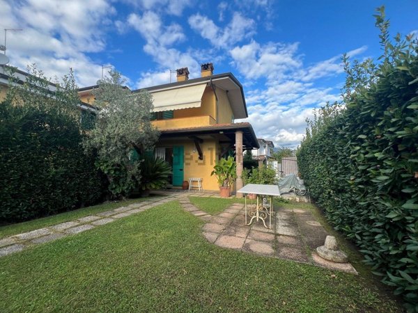 casa indipendente in vendita a Forte dei Marmi