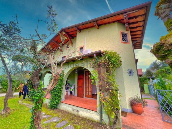 casa indipendente in vendita a Forte dei Marmi