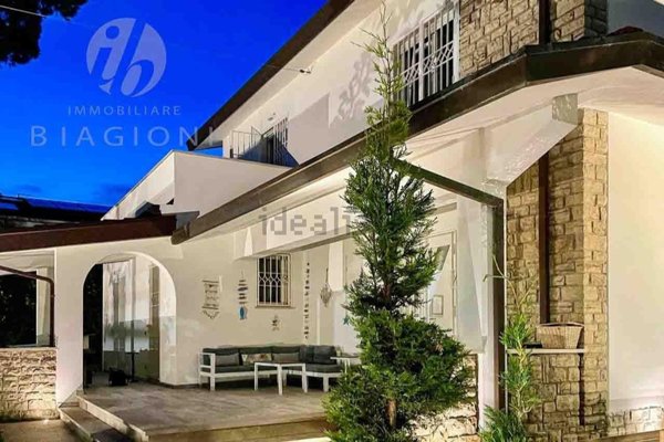 casa indipendente in vendita a Forte dei Marmi