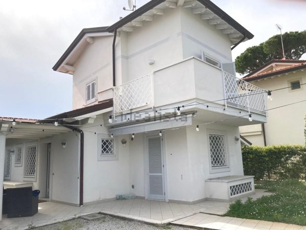 casa indipendente in vendita a Forte dei Marmi