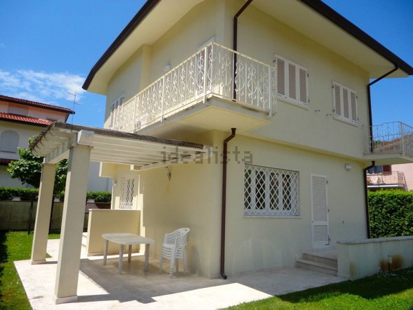 casa indipendente in vendita a Forte dei Marmi