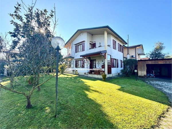 casa indipendente in vendita a Forte dei Marmi
