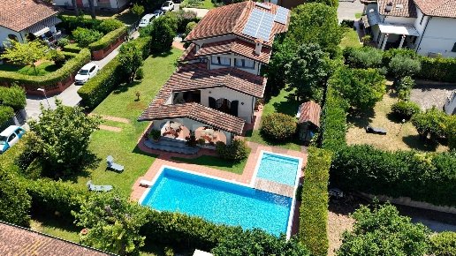 casa indipendente in vendita a Forte dei Marmi in zona Vaiana