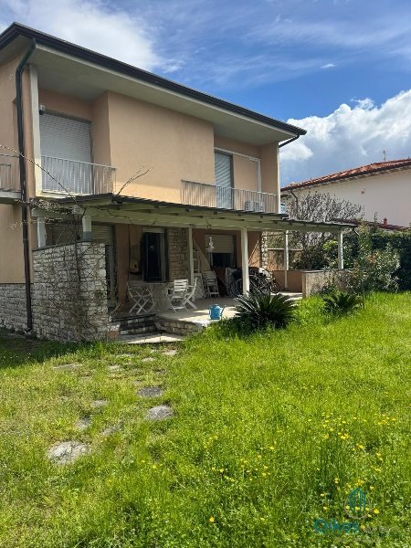 casa indipendente in vendita a Forte dei Marmi