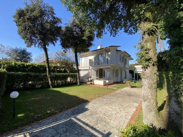 casa indipendente in vendita a Forte dei Marmi in zona Vittoria Apuana