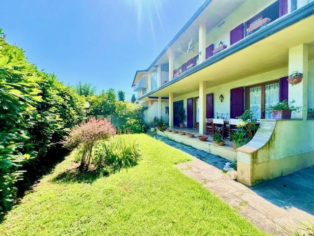 casa indipendente in vendita a Forte dei Marmi in zona Vittoria Apuana