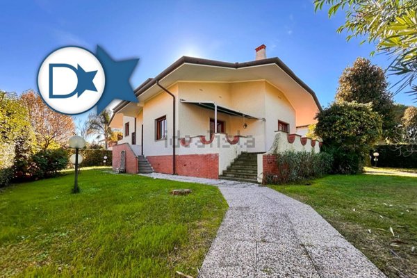 casa indipendente in vendita a Forte dei Marmi in zona Roma Imperiale