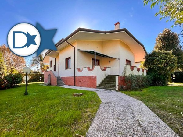 casa indipendente in vendita a Forte dei Marmi
