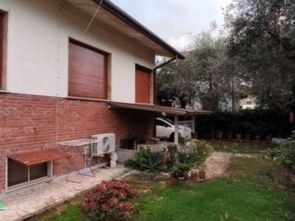 casa indipendente in vendita a Forte dei Marmi in zona Vaiana
