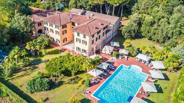 casa indipendente in vendita a Forte dei Marmi