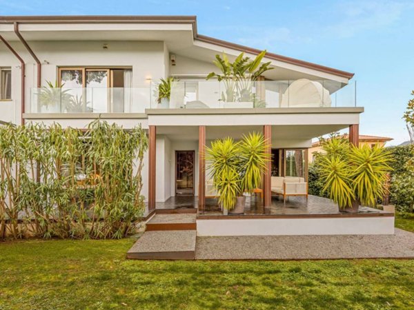 casa indipendente in vendita a Forte dei Marmi