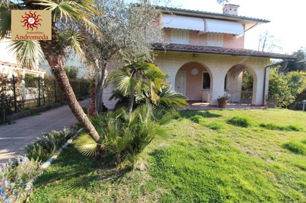 casa indipendente in vendita a Forte dei Marmi