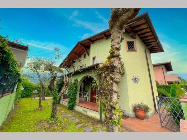 casa indipendente in vendita a Forte dei Marmi