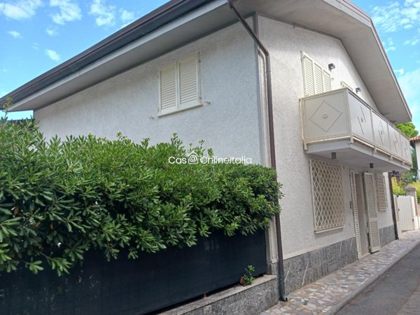 casa indipendente in vendita a Forte dei Marmi in zona Vittoria Apuana