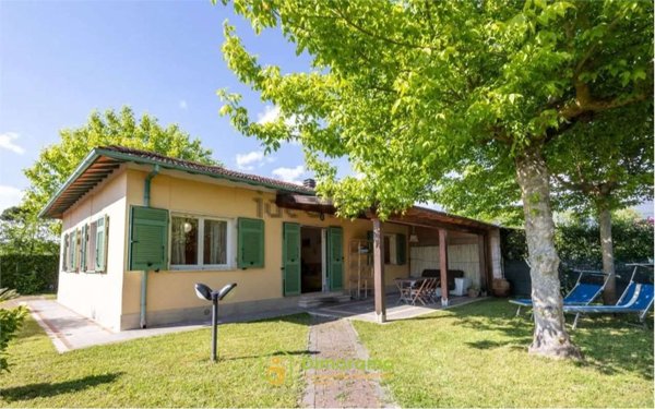 casa indipendente in vendita a Forte dei Marmi