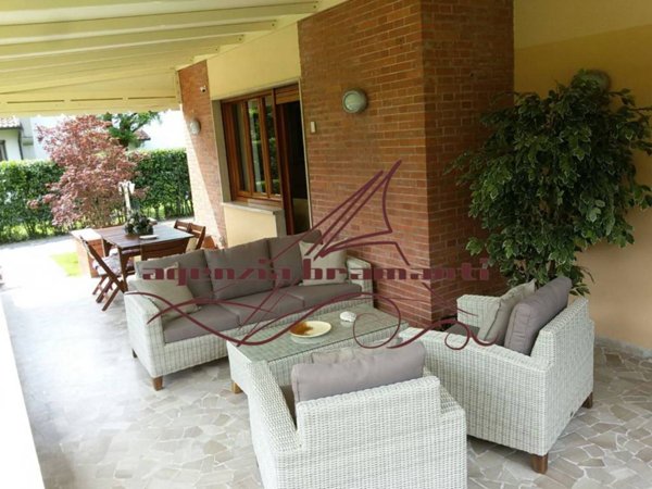 casa indipendente in vendita a Forte dei Marmi in zona Vittoria Apuana