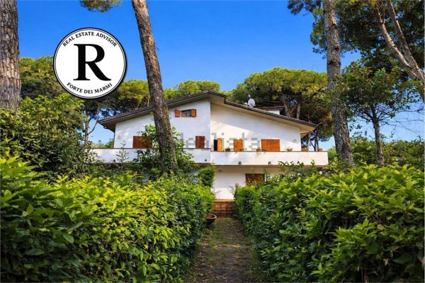 casa indipendente in vendita a Forte dei Marmi in zona Vittoria Apuana