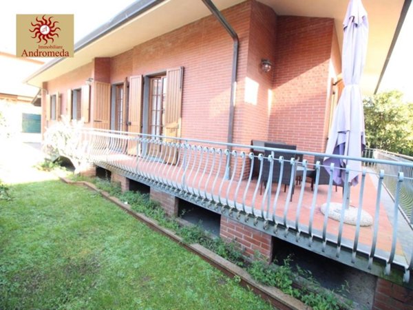 casa indipendente in vendita a Forte dei Marmi in zona Roma Imperiale