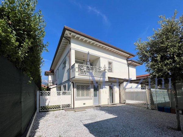 casa indipendente in vendita a Forte dei Marmi