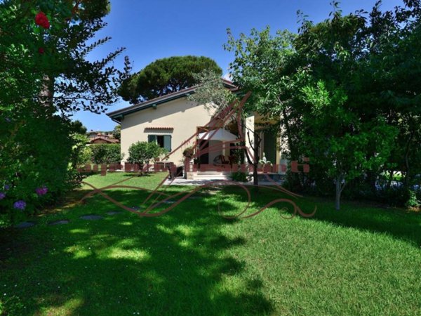 casa indipendente in vendita a Forte dei Marmi