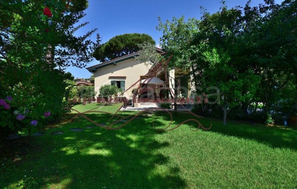 casa indipendente in vendita a Forte dei Marmi
