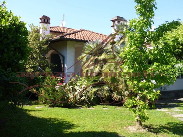 casa indipendente in vendita a Forte dei Marmi