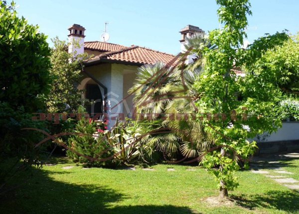 casa indipendente in vendita a Forte dei Marmi