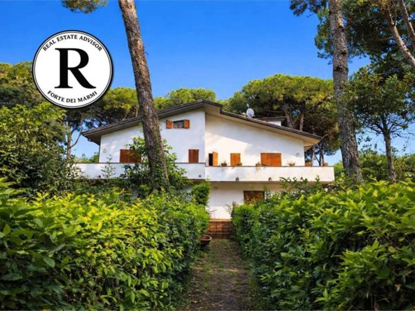 casa indipendente in vendita a Forte dei Marmi in zona Vittoria Apuana