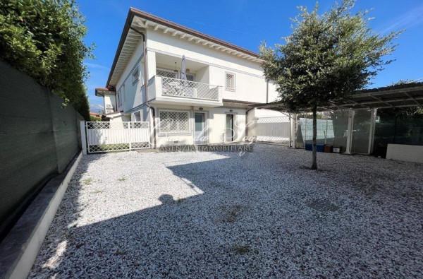casa indipendente in vendita a Forte dei Marmi
