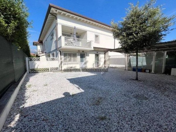 casa indipendente in vendita a Forte dei Marmi