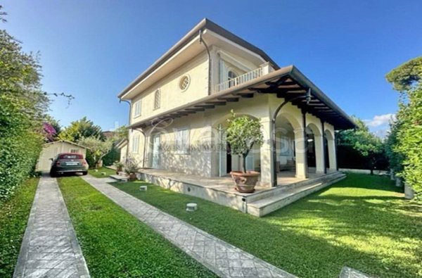 casa indipendente in vendita a Forte dei Marmi