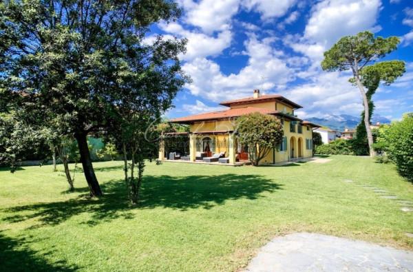 casa indipendente in vendita a Forte dei Marmi