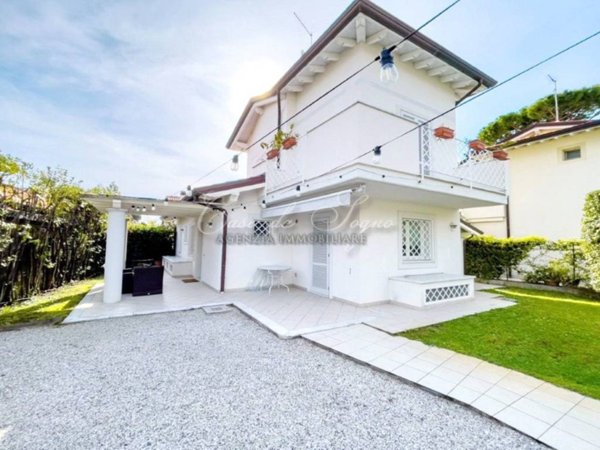 casa indipendente in vendita a Forte dei Marmi