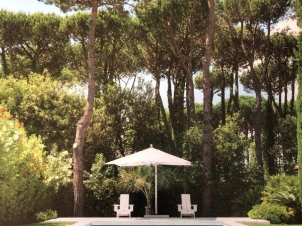 casa indipendente in vendita a Forte dei Marmi in zona Roma Imperiale