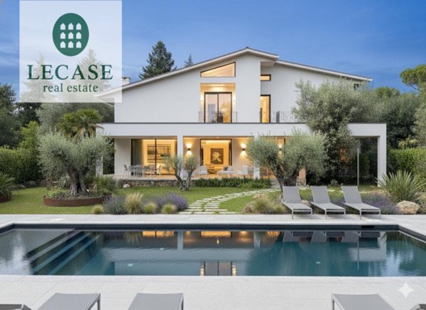 casa indipendente in vendita a Forte dei Marmi in zona Vittoria Apuana